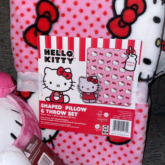 24HR DROP ⬇️ Hello Kitty 3PC VDAY Bundle - Picture 2 of 8